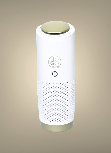 toGo Filter Luftreiniger weiss-gold mit 3-in-1 HEPA-13-Filter, Vorfilter und Aktivkohlefilter, entfernt bis zu 99,95 % von Schadstoffen wie Staub, Pollen, Rauch, Viren, Bakterien, Corona, Grippe, ideal für saubere Luft bei Allergie, Allergikern, Asthma, Asthmatikern