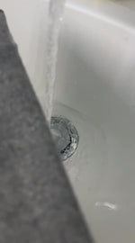 Die toGo Bag Schutztasche in Detailaufnahme mit Kunstleder schützt den toGo Filter mit seinem robusten, wasserabweisenden Filzstoffmaterial. Auch kann die toGo Bag beliebig anders verwendet werden, etwa für zusätzliche Ordnung in der Handtasche oder&nbsp;um Flaschen zu ummanteln.