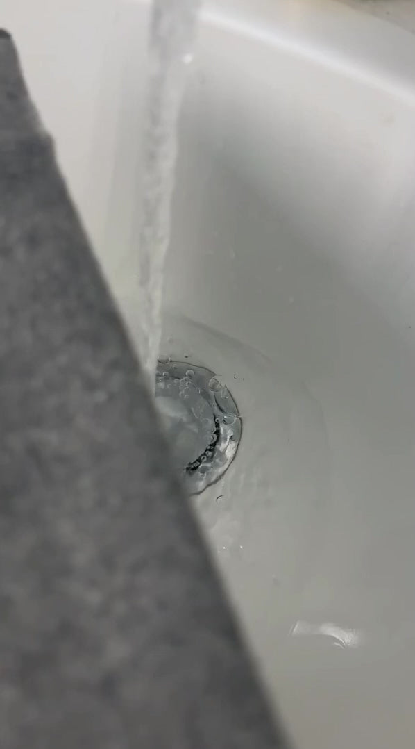 Die toGo Bag Schutztasche in Detailaufnahme mit Kunstleder schützt den toGo Filter mit seinem robusten, wasserabweisenden Filzstoffmaterial. Auch kann die toGo Bag beliebig anders verwendet werden, etwa für zusätzliche Ordnung in der Handtasche oder&nbsp;um Flaschen zu ummanteln.