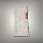 Die toGo Bag Standard Eco Line Schutztasche schützt den toGo Filter mit seinem robusten, wasserabweisenden Polsterstoff. Auch kann die toGo Bag beliebig anders verwendet werden, etwa für zusätzliche Ordnung in der Handtasche oder um Flaschen zu ummanteln.