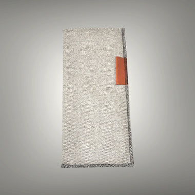 Die toGo Bag Standard Eco Line Schutztasche schützt den toGo Filter mit seinem robusten, wasserabweisenden Polsterstoff. Auch kann die toGo Bag beliebig anders verwendet werden, etwa für zusätzliche Ordnung in der Handtasche oder um Flaschen zu ummanteln.