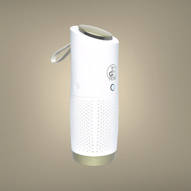 toGo Filter Luftreiniger weiss-gold mini Single Seitenansicht mit 3-in-1 HEPA-13-Filter, Vorfilter und Aktivkohlefilter, entfernt bis zu 99,95 % von Schadstoffen wie Staub, Pollen, Rauch, Viren, Bakterien, Corona, Grippe, ideal für saubere Luft bei Allergie, Allergikern, Asthma, Asthmatikern, für das Büro, Restaurant, Arbeit, Zug, Flugzeug